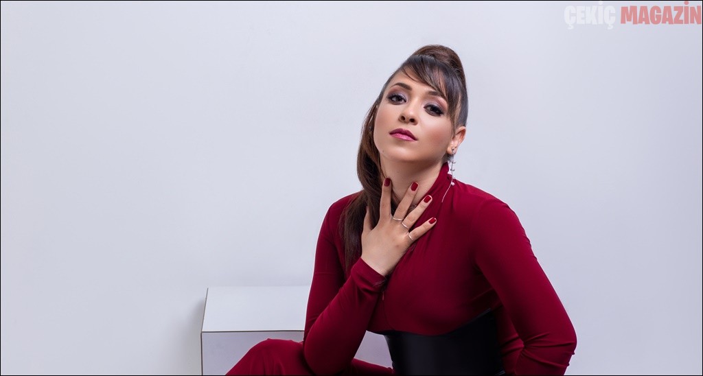 ELİF GÜL: YAŞADIĞINIZ SIKINTILAR SESİNİZİ YOĞURUR!