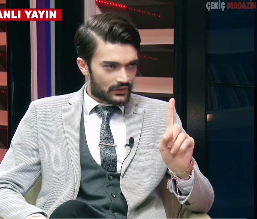 Emir Keşan ekranlara dönüyor.