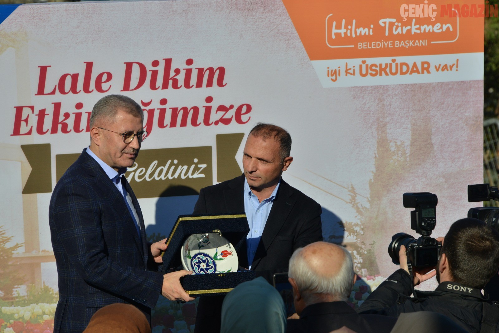 ÜSKÜDAR’DA LALE SOĞANLARI TOPRAKLA BULUŞTU