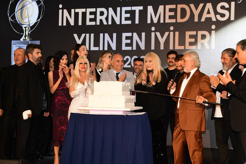 Ödüllerini aldılar magazinci.com ödülleri Ödül gecesinde kalpler Ankara’da kaldı