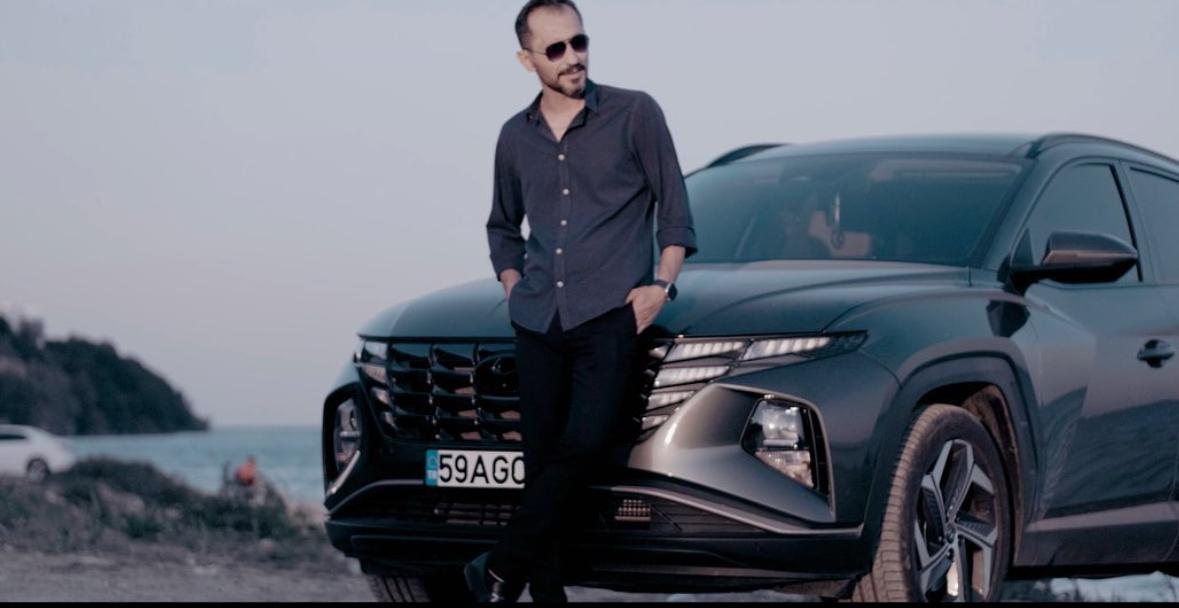 Ahmet Ergöz: Gönüllerin Radyocusu, Sesiyle de Mest Ediyor