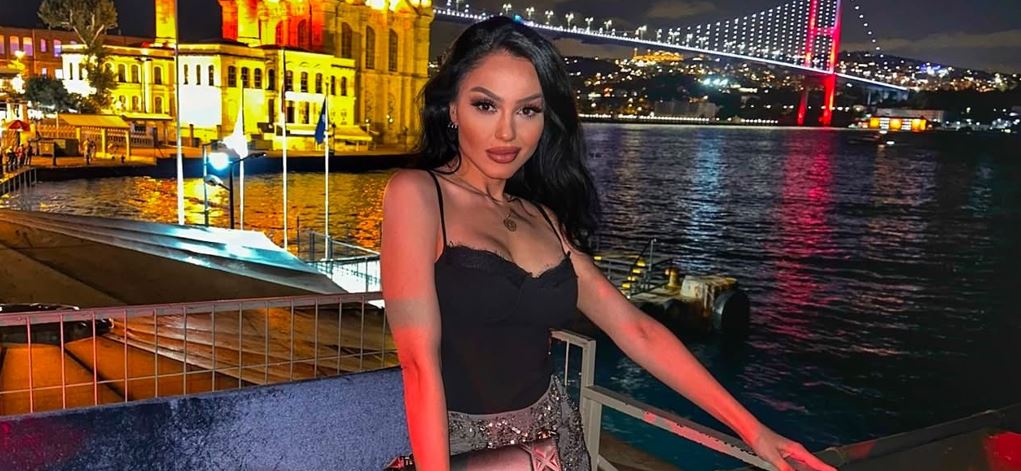 Sahne Tozundan Stüdyo Işıklarına: Elif Küçükbakar Ekranların Yeni ve Parlak Yüzü Olmaya Geliyor!