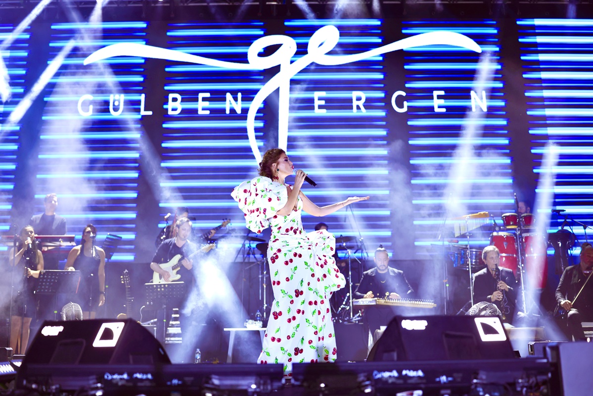 Kiraz Festivali’ne Roman Dansı, Kiraz Deseni ve Gülben Enerjisi Damga Vurdu!