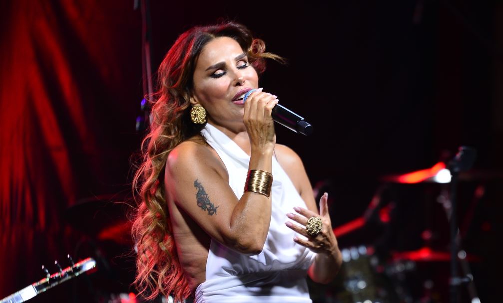 Azka Otel’de Bayram Coşkusu: Hande Dönmez’den Unutulmaz Performans