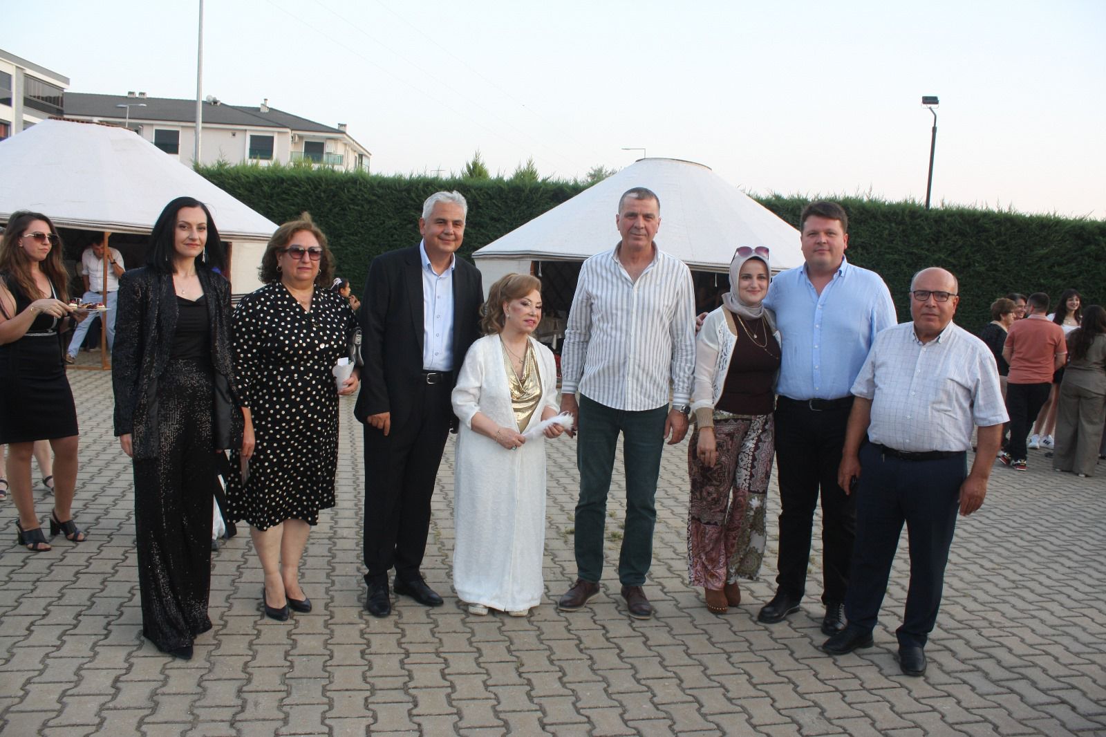 BEDİA AKARTÜRK’ÜN HAYATINDAN İLHAMLA TASARLANAN KIYAFETLER PODYUMDA