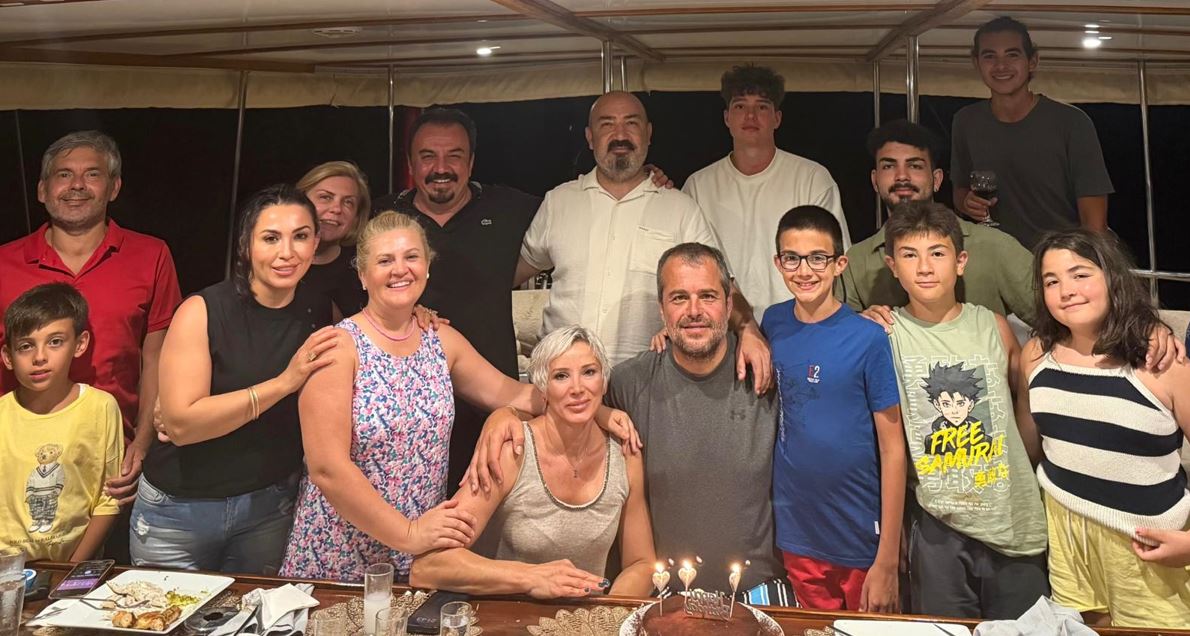 Ünlülerin Kuaförü Yasin Okutan, 50. Yaş Doğum Gününü Marmaris’te Kutladı!