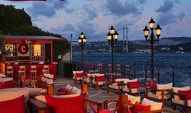 Çırağan Palace Kempinski İstanbul’un Yazlık Mekânı C Bar, Sezona Merhaba Dedi