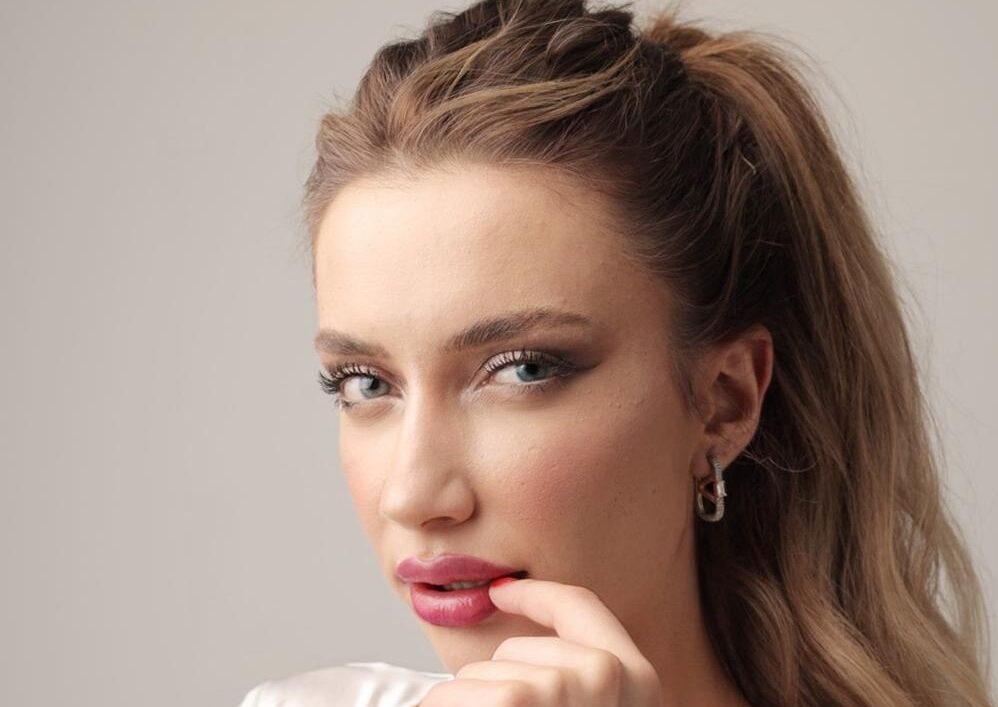 Model ve Oyuncu  Sümeyye Akçınar kimdir ?