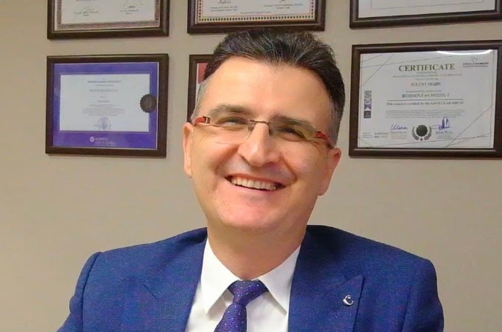 Prof. Dr. Bülent Demir ”Damarların Ötesinde: Hayata Dokunan Hekim”