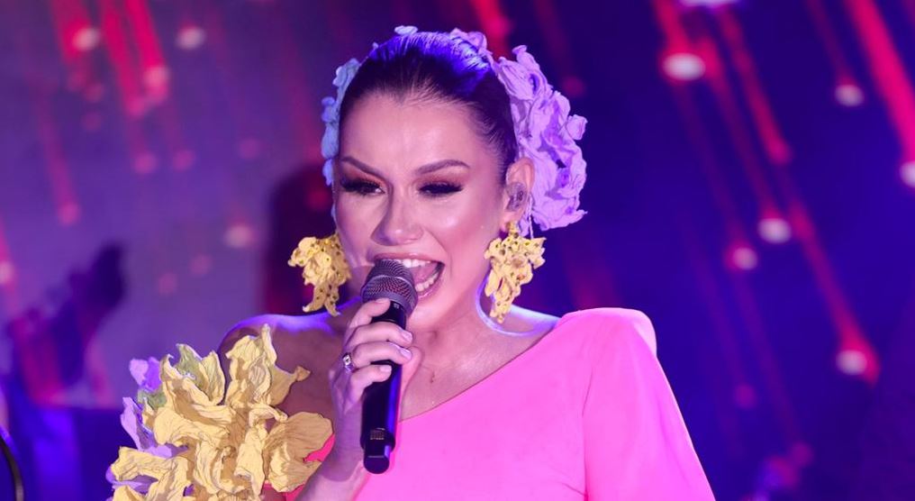 Deniz Seki’den yakın dostunun düğününde unutulmaz performans