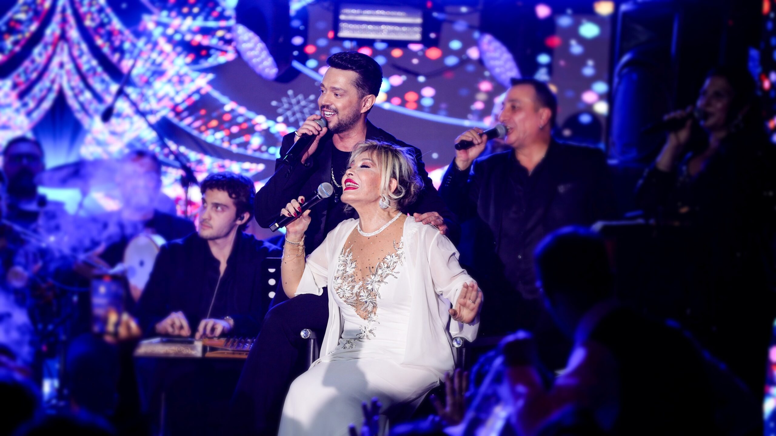 EMEL SAYIN VE MURAT BOZ GÜNAY SAHNESİNDE TARİH YAZDI