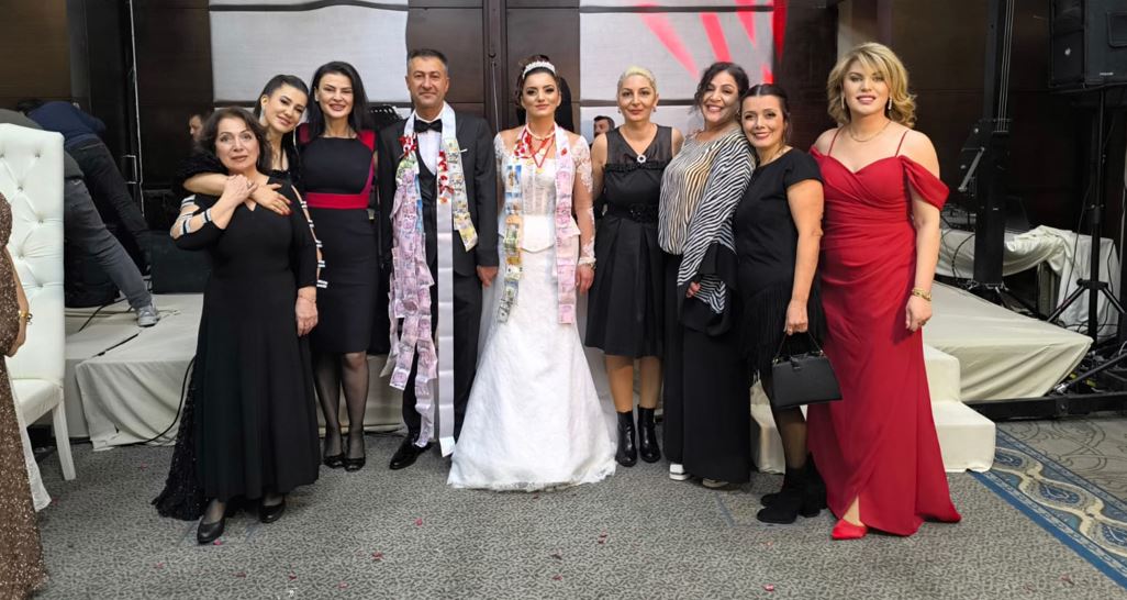 Cemiyet, Sanat ve Siyaset Dünyası Bu Düğünde Buluştu! Selahattin Alpay’dan Sürpriz Sahne